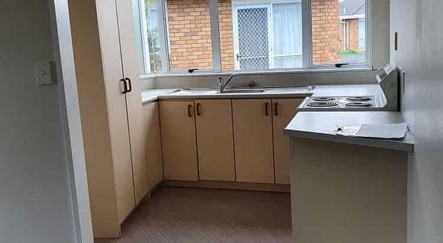 Spacious 2 bdrm house with a single secure garage - Photo 1