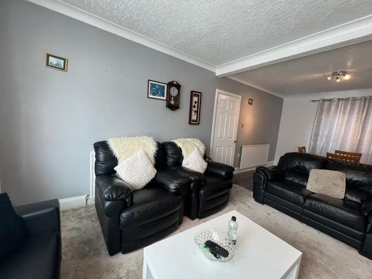 3 bedroom semi-detached house to rent - Photo 1