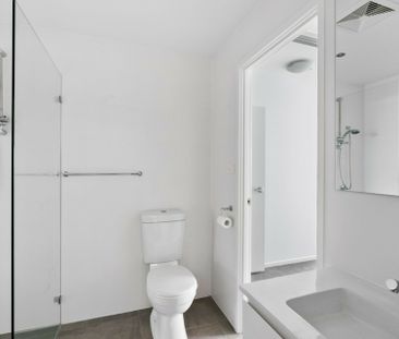Spacious Living - Photo 6