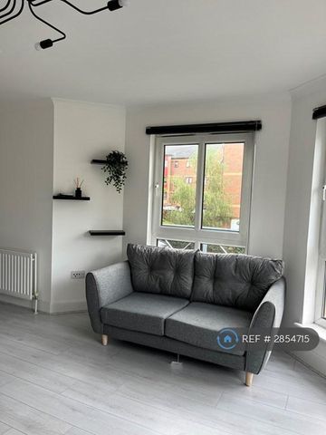 2 bedroom flat to rent - Photo 2