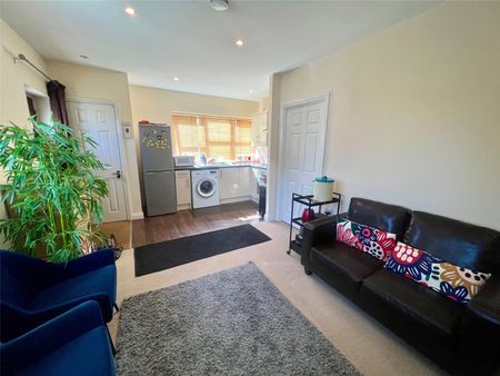 1 bedroom semi-detached bungalow to rent - Photo 2