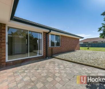 77 Strathaird Drive, Narre Warren South VIC - Photo 6