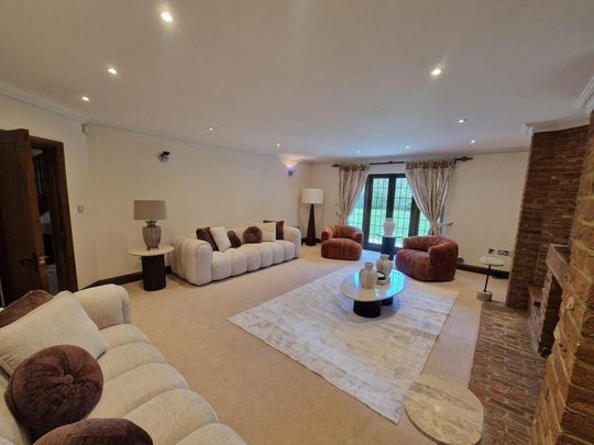 4 bedroom detached house to rent - Photo 1