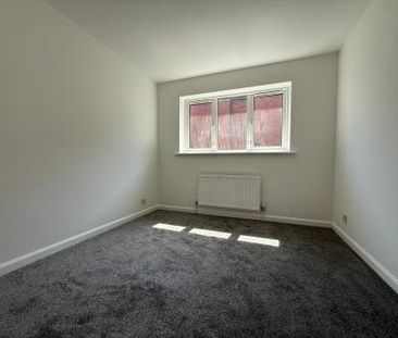 1 bedroom Flat To Let - Photo 2