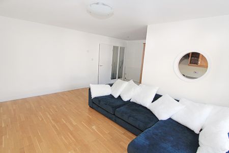 2 Bedroom Flat, Chester - Photo 3