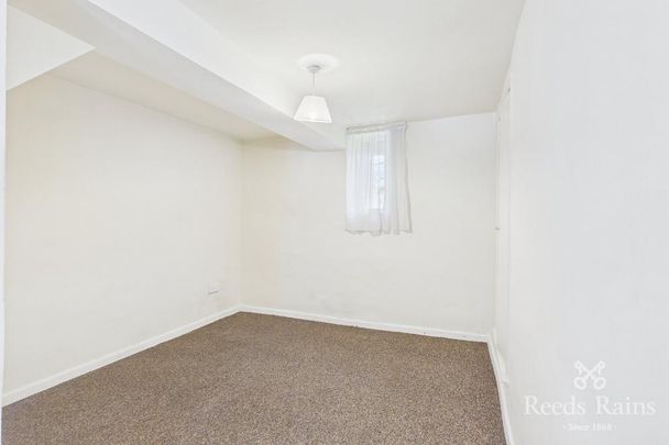 2 bedroom end of terrace house to rent - Photo 1