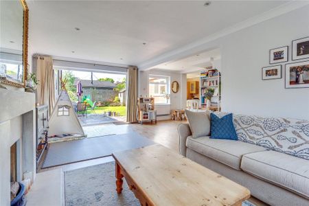 3 bedroom link detached house to rent - Photo 2