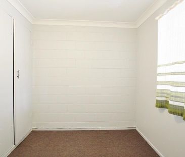 Conveniently located two bedroom brick apartment - Photo 3