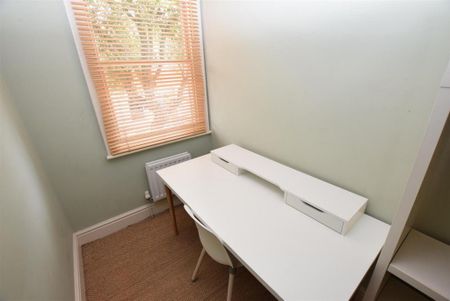 4 bedroom semi-detached house to rent - Photo 5