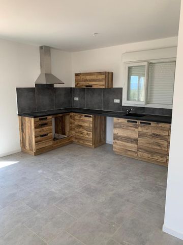 Location Maison 4 pièces 90m² SEILLONS SOURCE D ARGENS 83470 - Photo 3