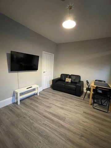 69 Junction Road, Hunters Bar - Photo 3