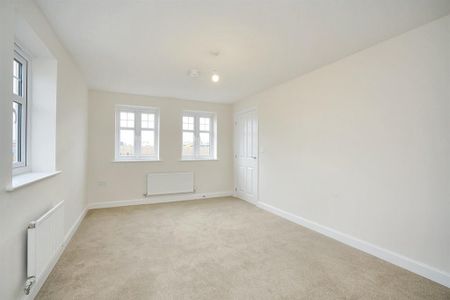 4 bedroom detached house to rent - Photo 5