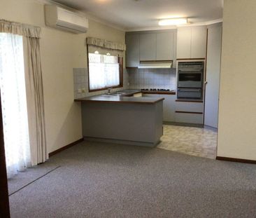 Just like a house is this lovely 2 bedroom unit with all the comforts - Photo 3