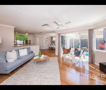 Private and secure unfurnished duplex home - Photo 2