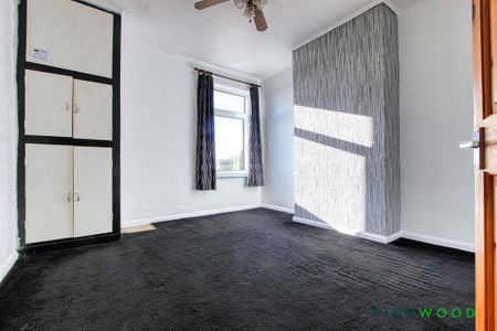 2 bedroom end of terrace house to rent - Photo 5