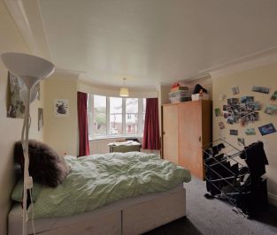 4 bedroom House in Becketts Park Drive, Leeds - Photo 6