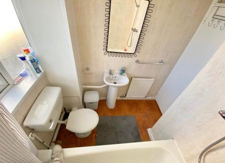 Room in a Shared Flat, Hollybush Street, E13 - Photo 5