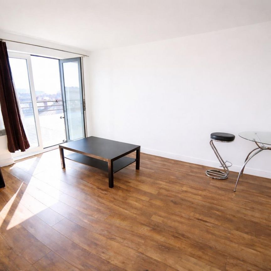 2 bedroom Flat To Let Total Size: 840 SQ FT - Photo 1