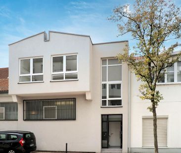 Sofort frei! Moderne Wohnung mit Hauscharakter! - Photo 1