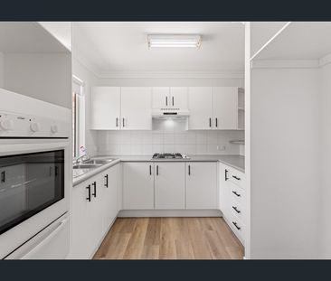 Stunning Family Home in Kearneys Spring. - Photo 4