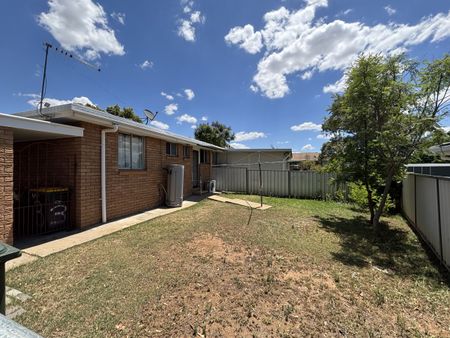 2/38 Links Ave, Tamworth - Photo 3