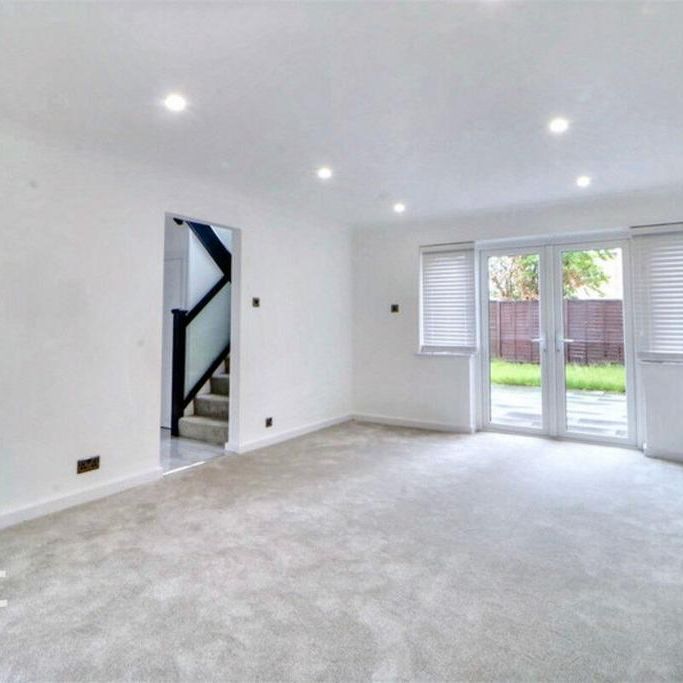 4 bedroom detached house to rent - Photo 1