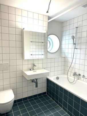 Erstbezug: Moderne 4.5-Zimmer-Wohnung in Terrassenhaus - Photo 1