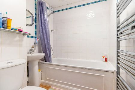 1 bedroom apartment to rent Harrowdene Gardens, Teddington, TW11 - Photo 5