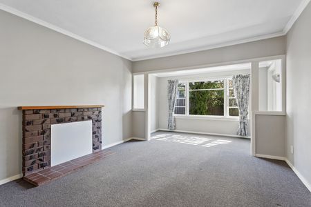 Charming Character Home in St Albans - Photo 4