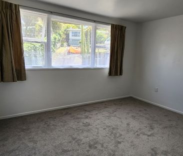 Three bedroom home - Photo 2