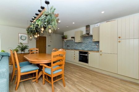 93 Tannaghmore Road, Ballynahinch, BT24 8NU - Photo 4