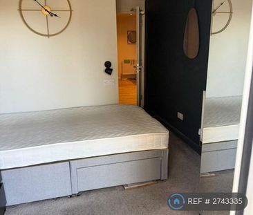 1 bedroom in a house share to rent - Photo 2