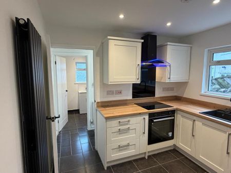 3 bedroom semi-detached house to rent - Photo 2