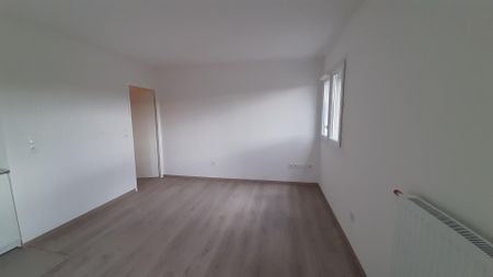 location Appartement T3 DE 61.29m² À COMBS LA VILLE - Photo 2