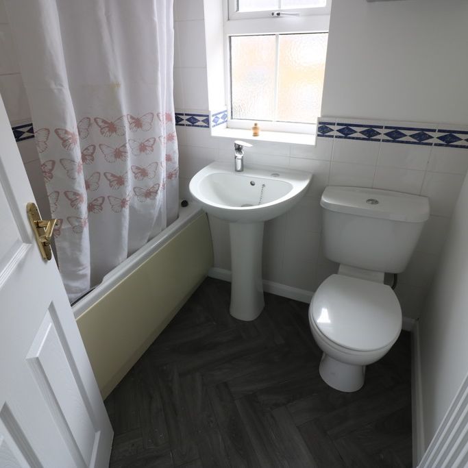 Willow Drive, Brough, East Yorkshire - Photo 1