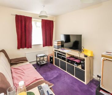 2 bedroom semi-detached house to rent - Photo 2