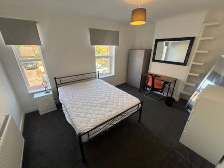 4 bedroom terraced house to rent - Photo 2