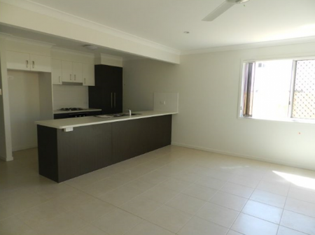 LUXURY RESORT STYLE APARTMENT AT CLERMONT please call Amy on 0431 598 753 for inspection - Photo 4