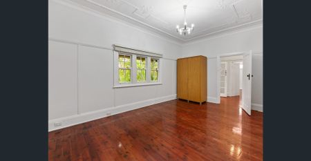 Delightful family home in the heart of Epping - Photo 3
