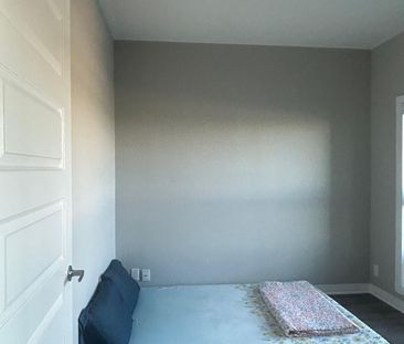 For Lease - 102 Grovewood Common Circle Unit# 217, Oakville, Ontario - Photo 4