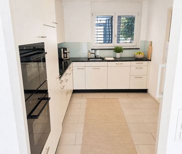 Exklusive 4.5-Zimmer-Gartenwohnung mit 400 m² Privatgarten in Aesch - Photo 5