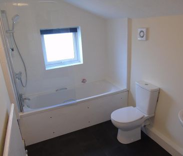 2 bedroom terraced house to rent - Photo 4