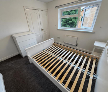 2 bedroom mews to rent - Photo 5