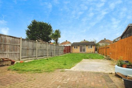 3 bedroom semi-detached house to rent - Photo 2