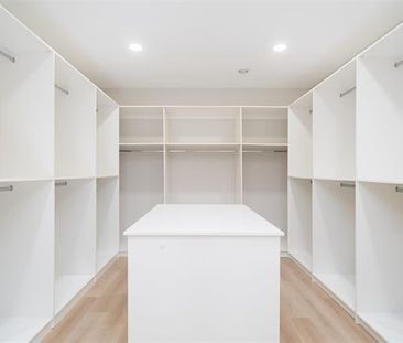 2711 Chelsea Court apartment — Vancouver, BC (5-Bedroom) - 5 Bedroom - Photo 1