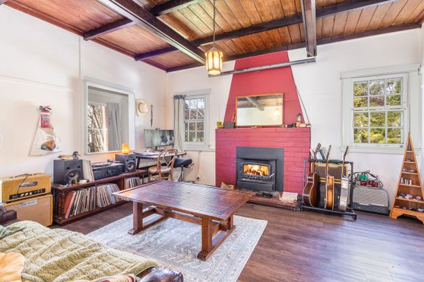 Charming Semi-Furnished Cottage in South Leura - Photo 1