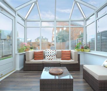 4 bedroom semi-detached house to rent - Photo 4