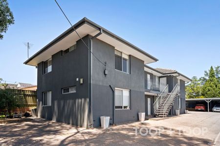 Modern ground floor unit - Photo 3