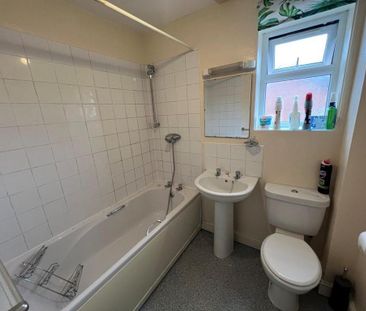 3 bedroom end of terrace house to rent - Photo 6