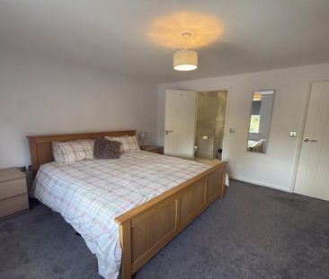 2 Bedroom Apartment HOMEOW - Photo 5